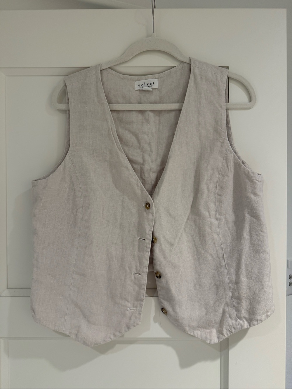 Velvet by Graham & Spencer Light Beige Linen-Blend Button Vest